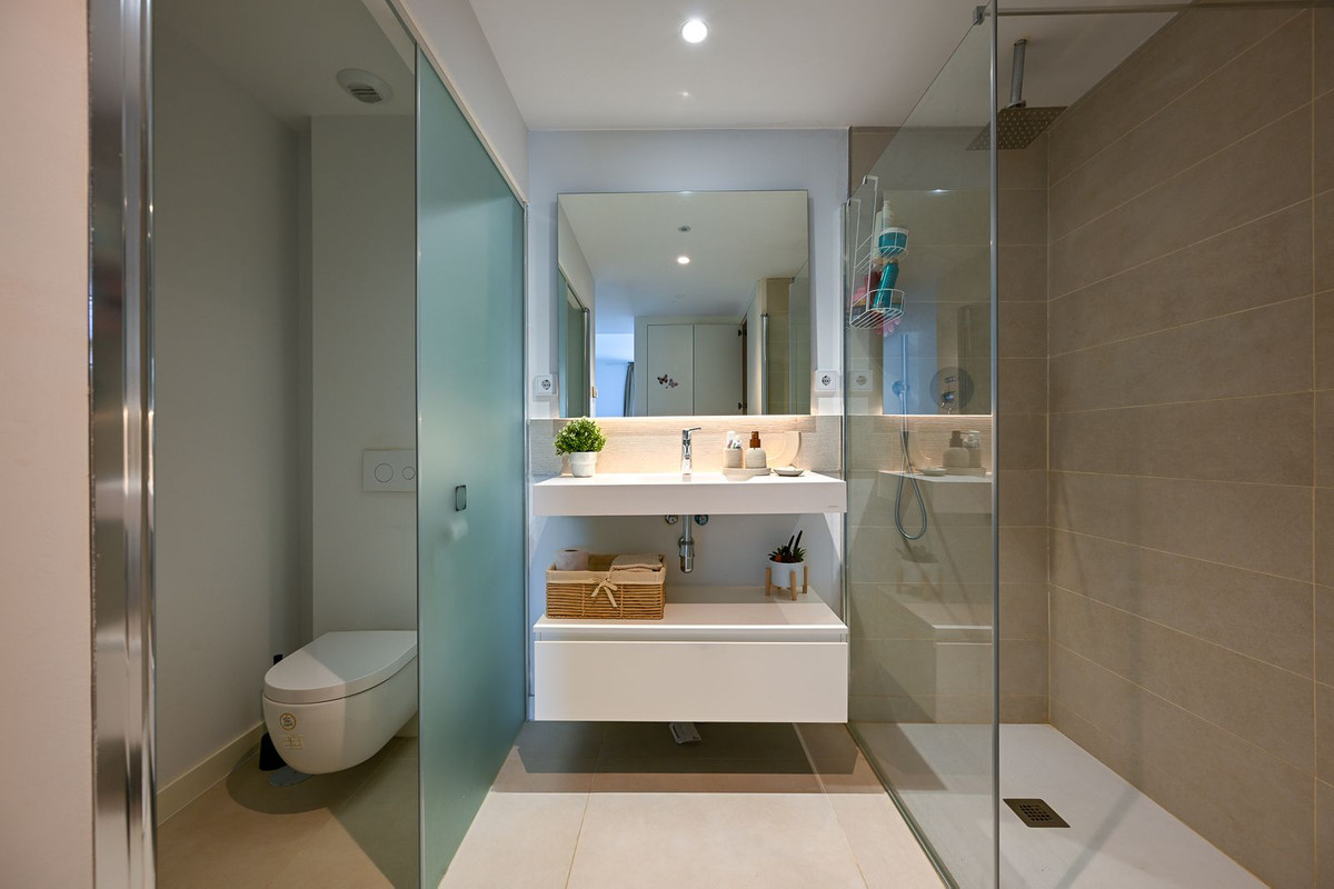 2 Bed Apartment for sale in Fuengirola Costa Del Sol, Málaga, Spain