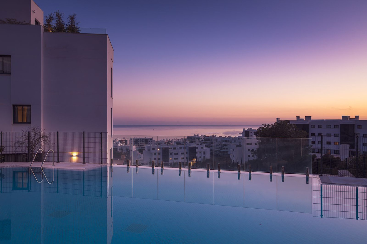 2 Bed Apartment for sale in Fuengirola Costa Del Sol, Málaga, Spain