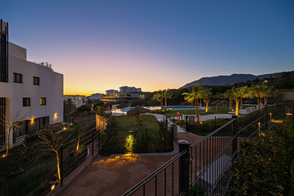 2 Bed Apartment for sale in Fuengirola Costa Del Sol, Málaga, Spain