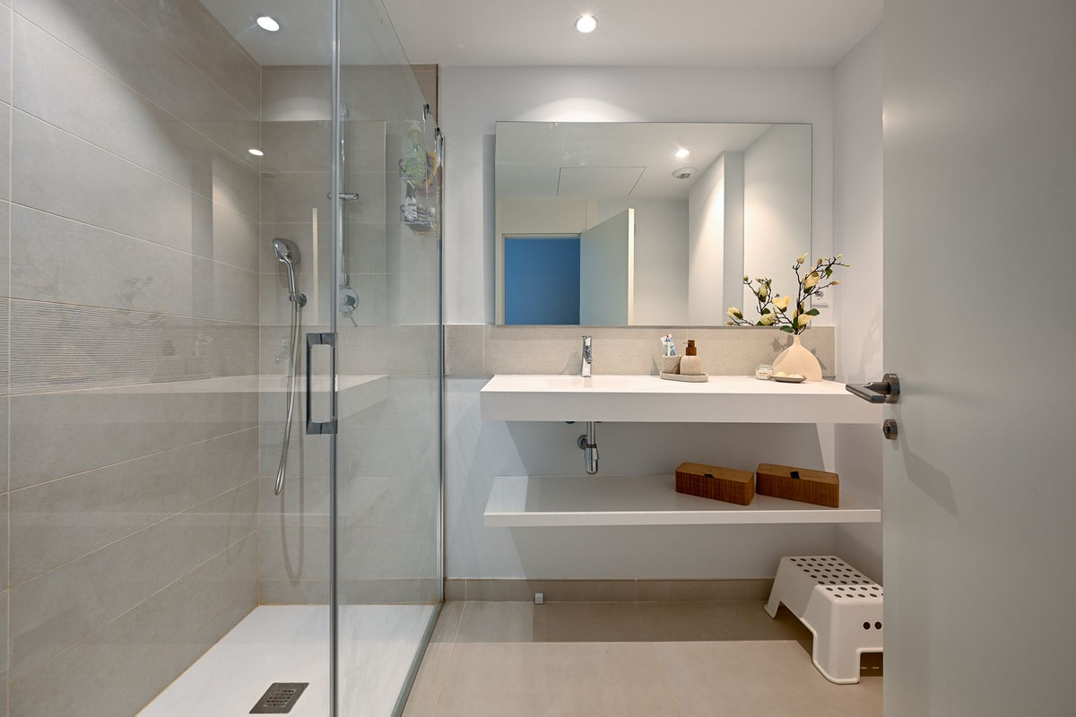 2 Bed Apartment for sale in Fuengirola Costa Del Sol, Málaga, Spain