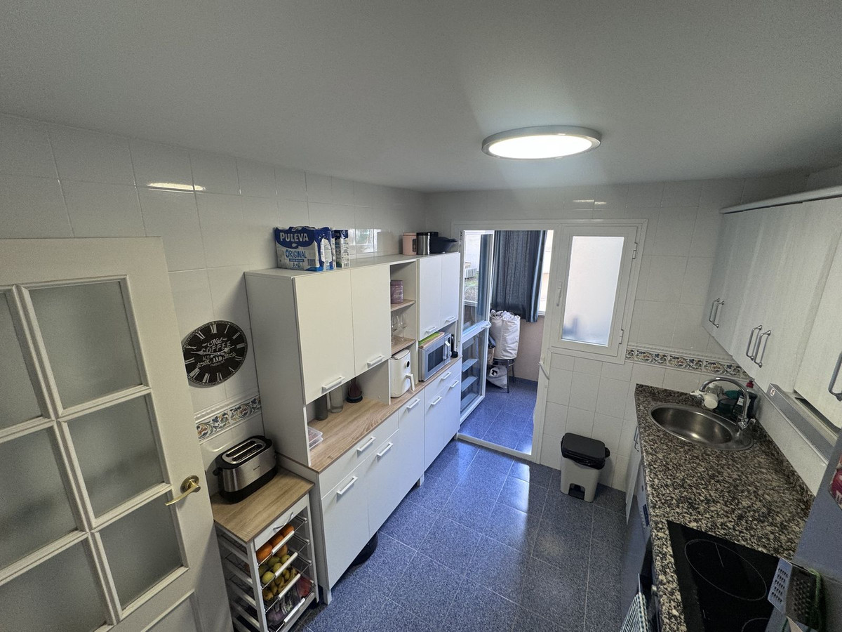 4 Bed Apartment for sale in Estepona Costa Del Sol, Málaga, Spain