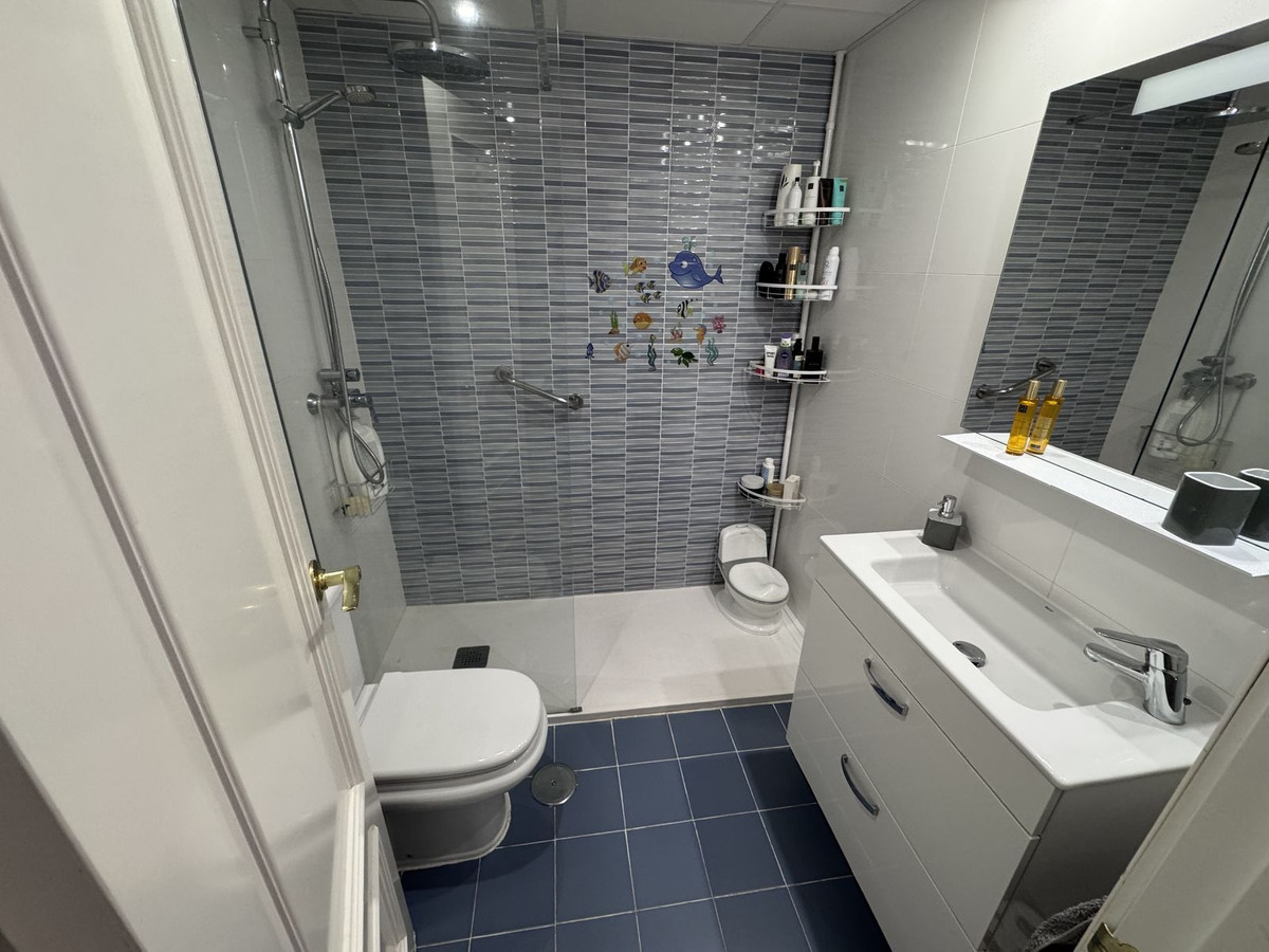 4 Bed Apartment for sale in Estepona Costa Del Sol, Málaga, Spain