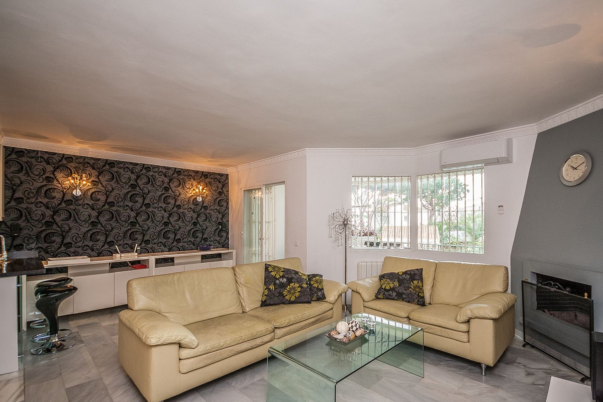 2 Bed Apartment for sale in Calahonda Costa Del Sol, Málaga, Spain