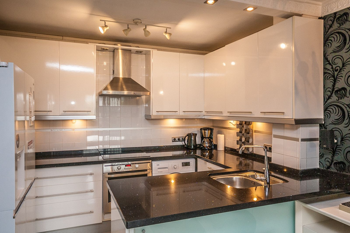 2 Bed Apartment for sale in Calahonda Costa Del Sol, Málaga, Spain