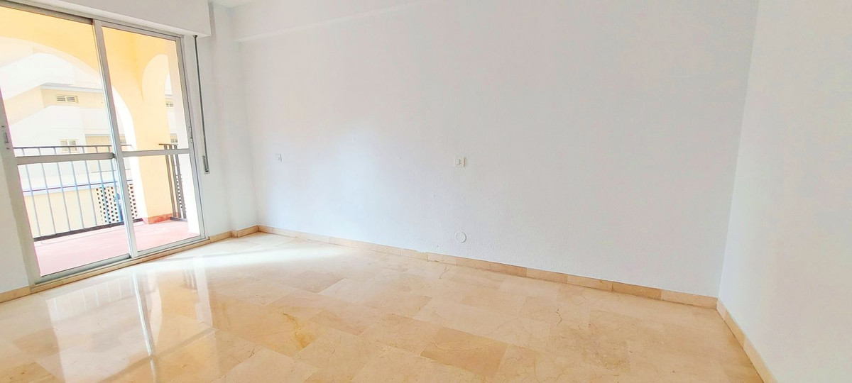 Se vende Apartamento Planta Media de 3 dormitorios en Costa Del Sol, Málaga, España
