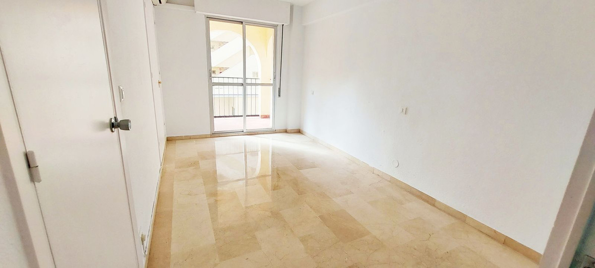 Se vende Apartamento Planta Media de 3 dormitorios en Costa Del Sol, Málaga, España