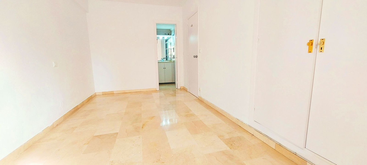 Se vende Apartamento Planta Media de 3 dormitorios en Costa Del Sol, Málaga, España