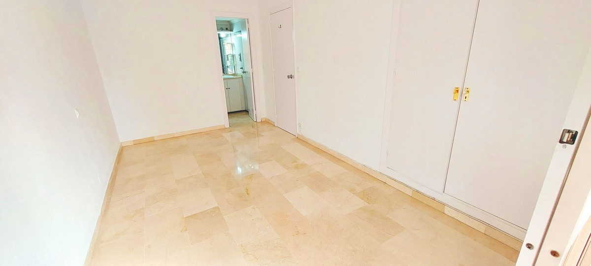 Se vende Apartamento Planta Media de 3 dormitorios en Costa Del Sol, Málaga, España