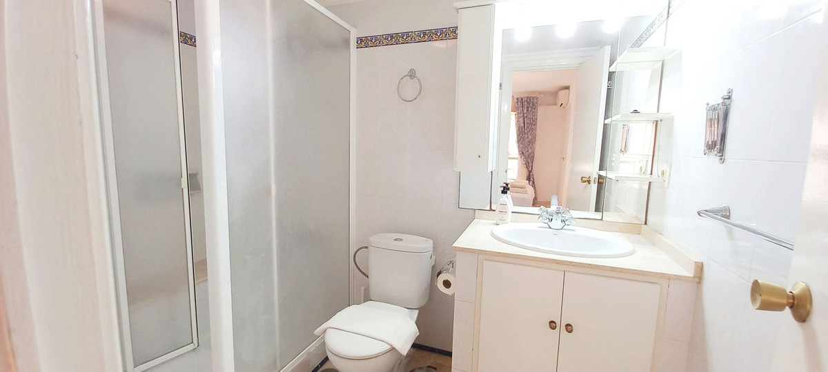 Se vende Apartamento Planta Media de 3 dormitorios en Costa Del Sol, Málaga, España