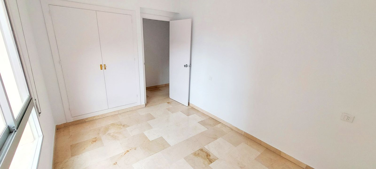 Se vende Apartamento Planta Media de 3 dormitorios en Costa Del Sol, Málaga, España