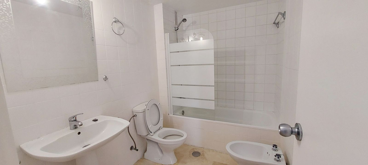 Se vende Apartamento Planta Media de 3 dormitorios en Costa Del Sol, Málaga, España