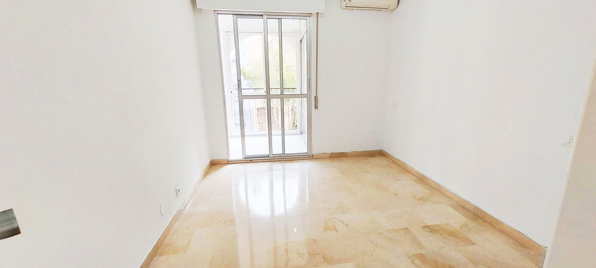 Se vende Apartamento Planta Media de 3 dormitorios en Costa Del Sol, Málaga, España