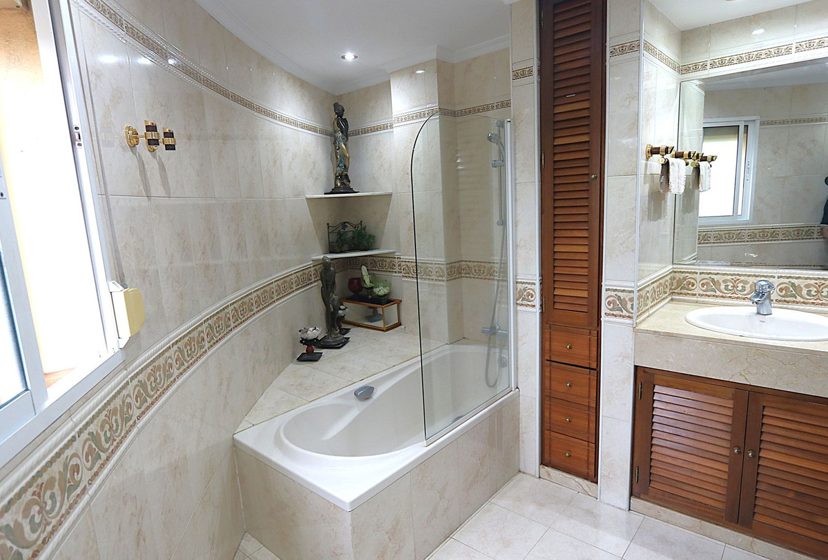 Se vende Apartamento en Planta Última de 3 dormitorios en Costa Del Sol, Málaga, España