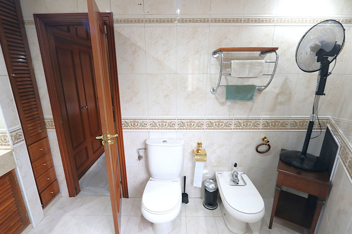 Se vende Apartamento en Planta Última de 3 dormitorios en Costa Del Sol, Málaga, España