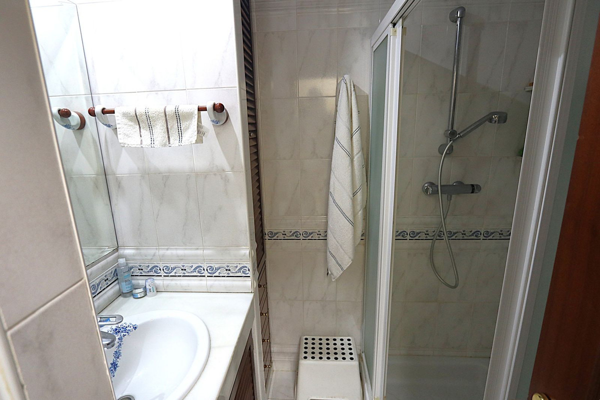 Se vende Apartamento en Planta Última de 3 dormitorios en Costa Del Sol, Málaga, España