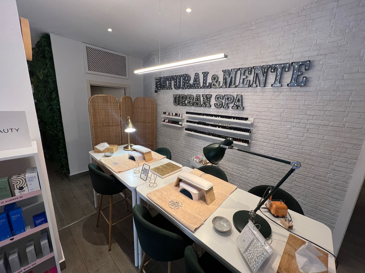 4 Bed Commercial unit for sale in Estepona Costa Del Sol, Málaga, Spain