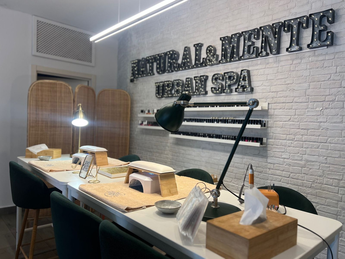 4 Bed Commercial unit for sale in Estepona Costa Del Sol, Málaga, Spain