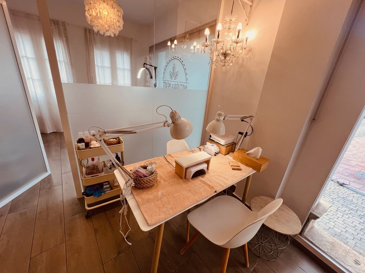 4 Bed Commercial unit for sale in Estepona Costa Del Sol, Málaga, Spain