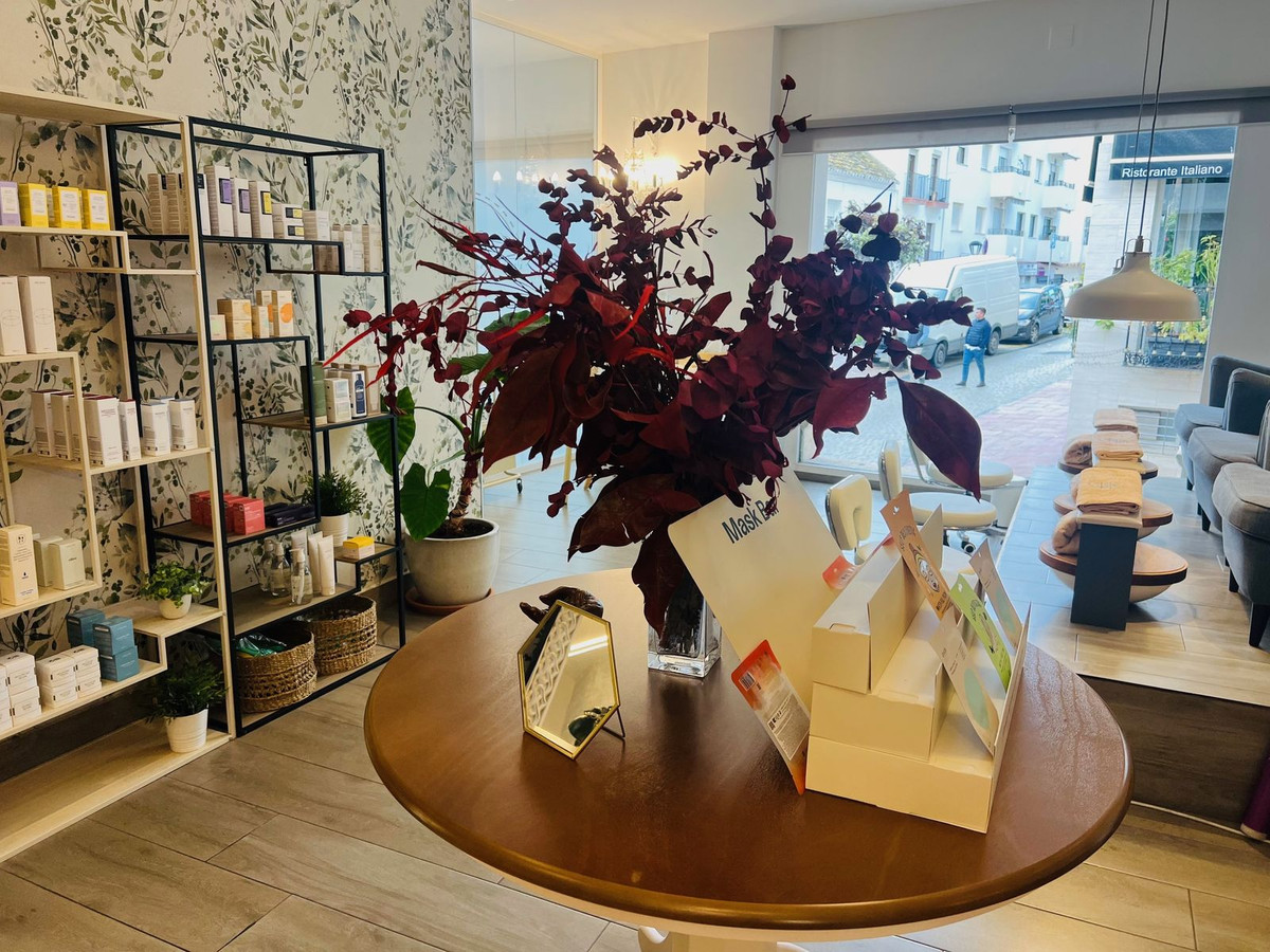 4 Bed Commercial unit for sale in Estepona Costa Del Sol, Málaga, Spain