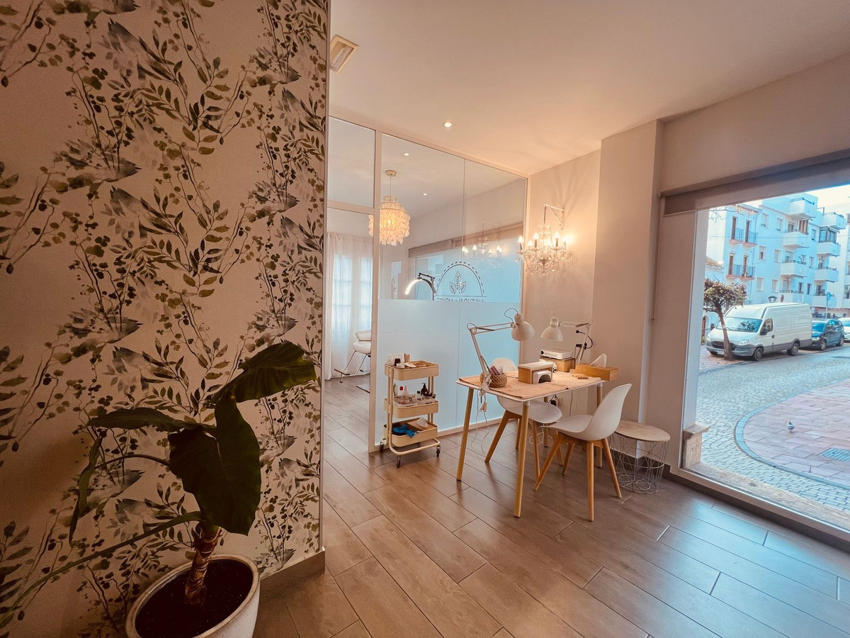 4 Bed Commercial unit for sale in Estepona Costa Del Sol, Málaga, Spain