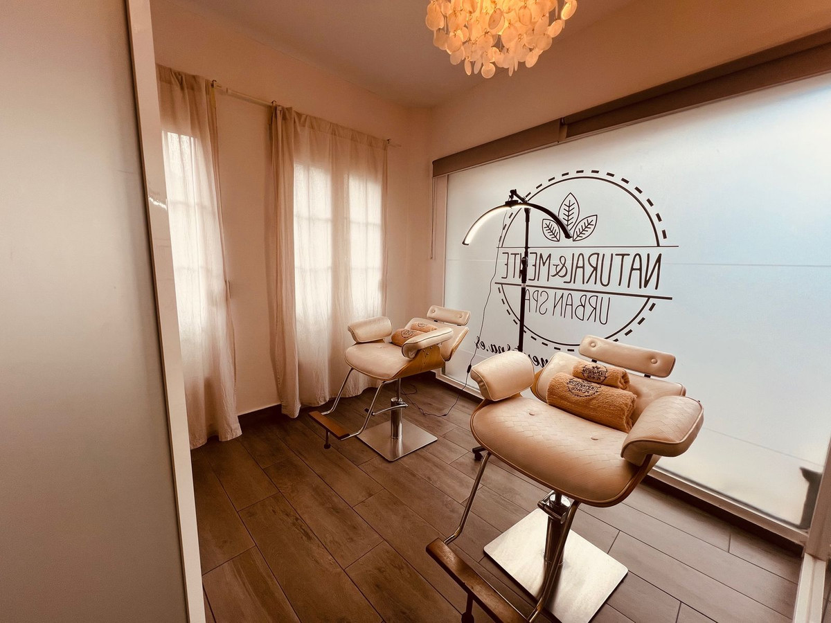 4 Bed Commercial unit for sale in Estepona Costa Del Sol, Málaga, Spain