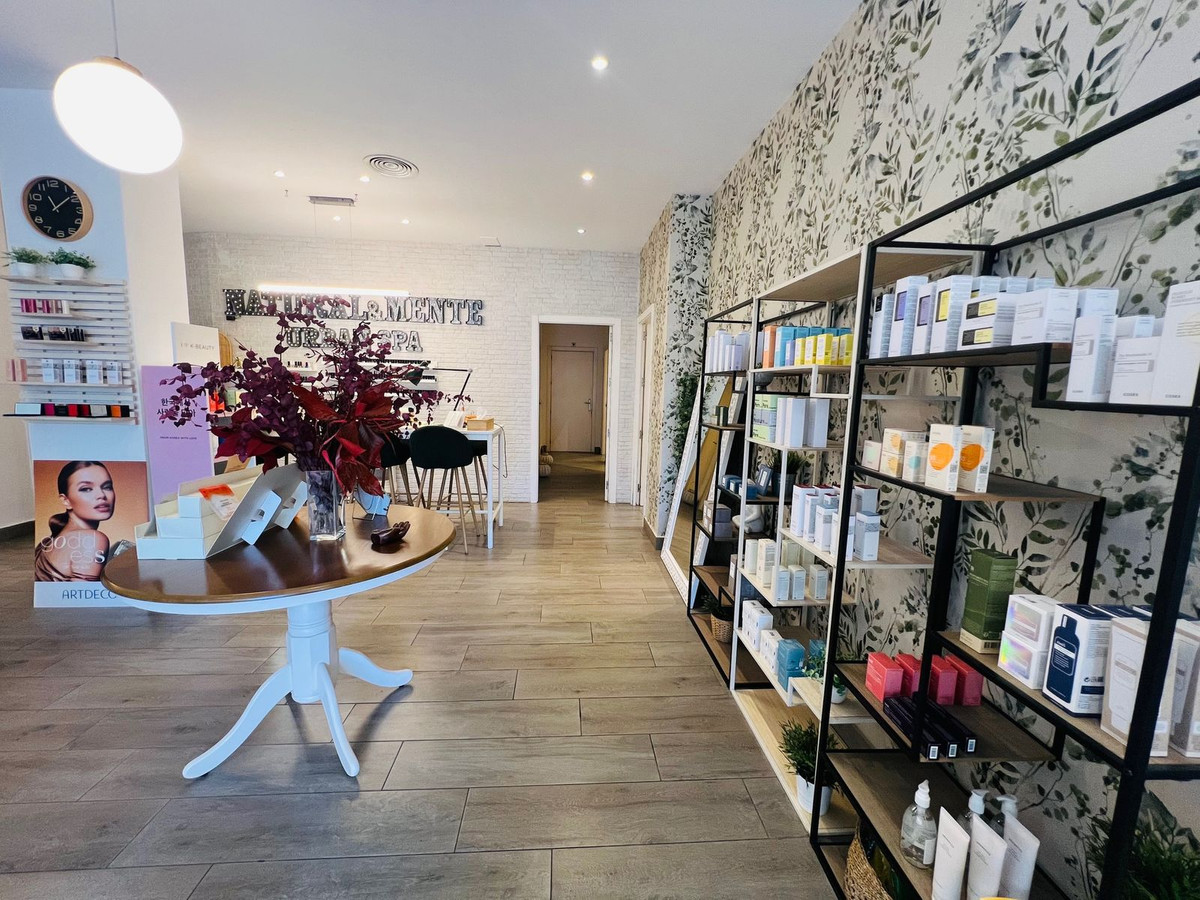 4 Bed Commercial unit for sale in Estepona Costa Del Sol, Málaga, Spain