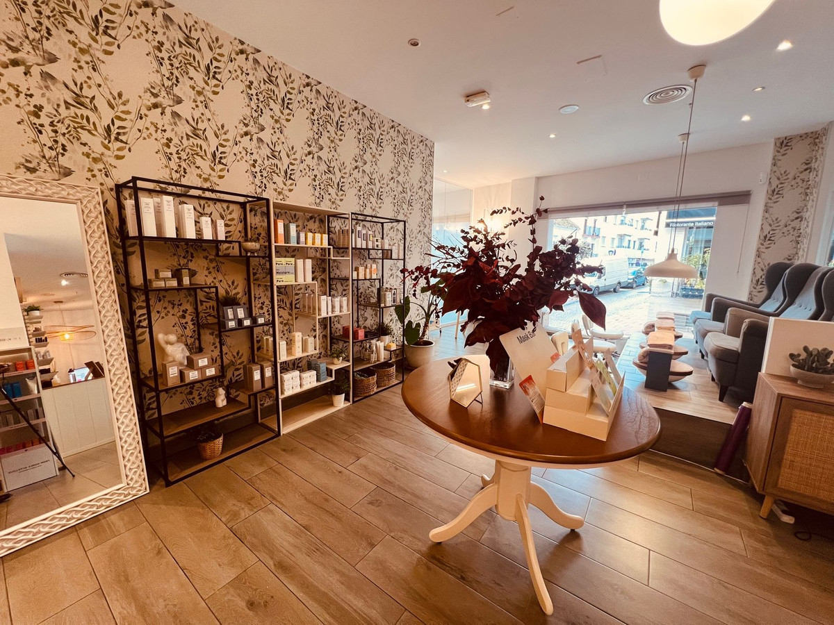 4 Bed Commercial unit for sale in Estepona Costa Del Sol, Málaga, Spain