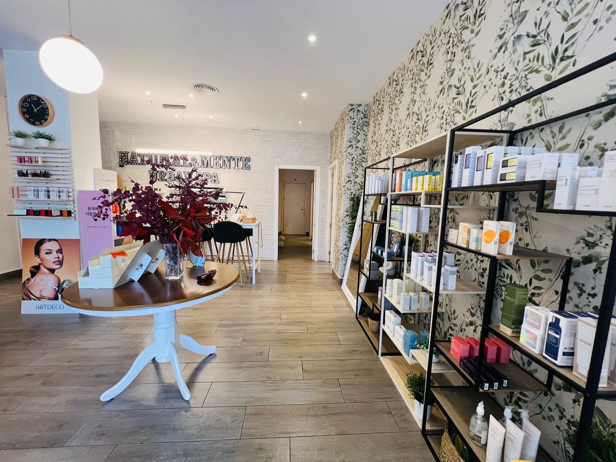 4 Bed Commercial unit for sale in Estepona Costa Del Sol, Málaga, Spain