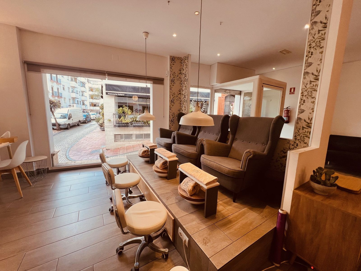4 Bed Commercial unit for sale in Estepona Costa Del Sol, Málaga, Spain