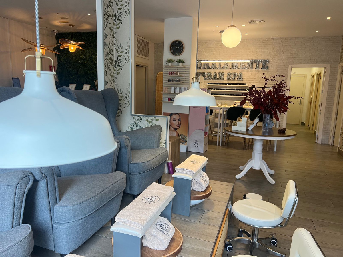4 Bed Commercial unit for sale in Estepona Costa Del Sol, Málaga, Spain