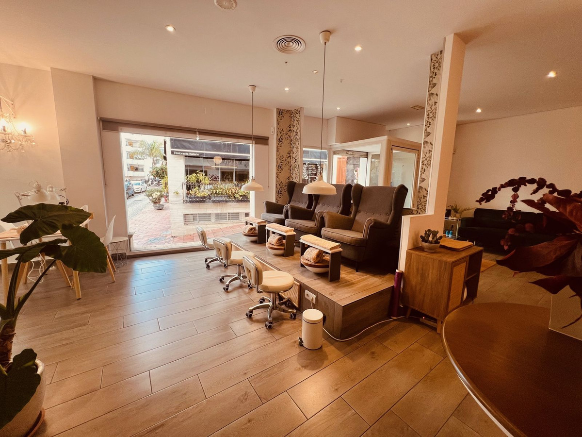 4 Bed Commercial unit for sale in Estepona Costa Del Sol, Málaga, Spain