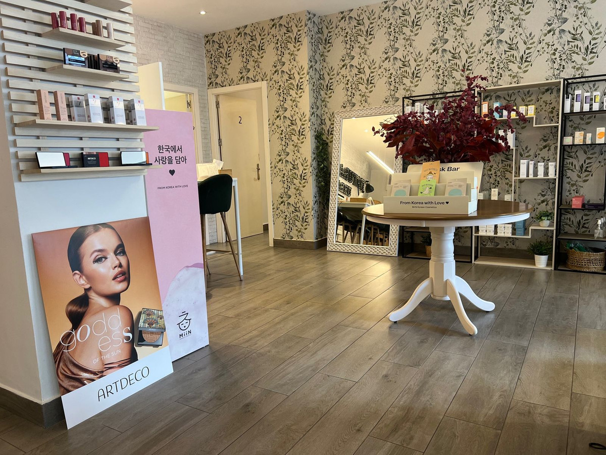4 Bed Commercial unit for sale in Estepona Costa Del Sol, Málaga, Spain