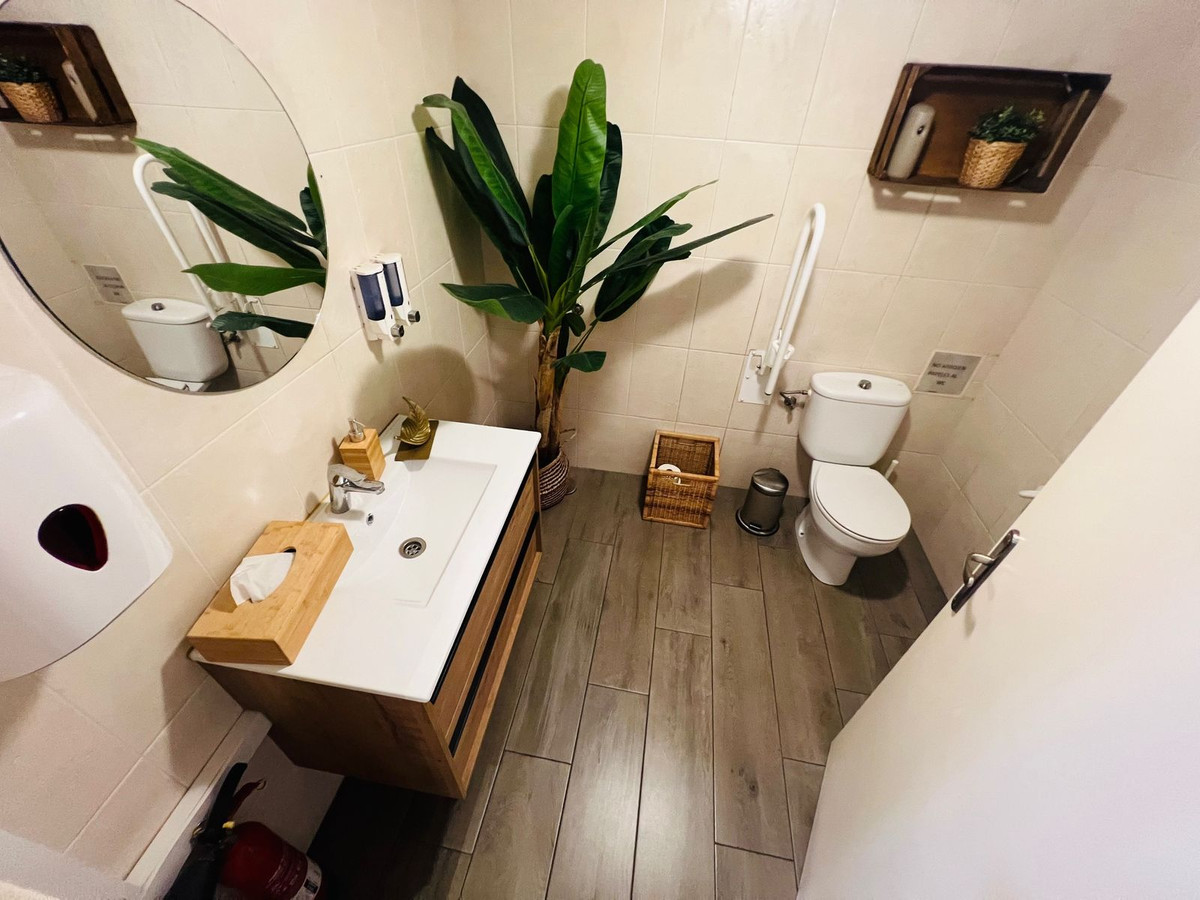 4 Bed Commercial unit for sale in Estepona Costa Del Sol, Málaga, Spain
