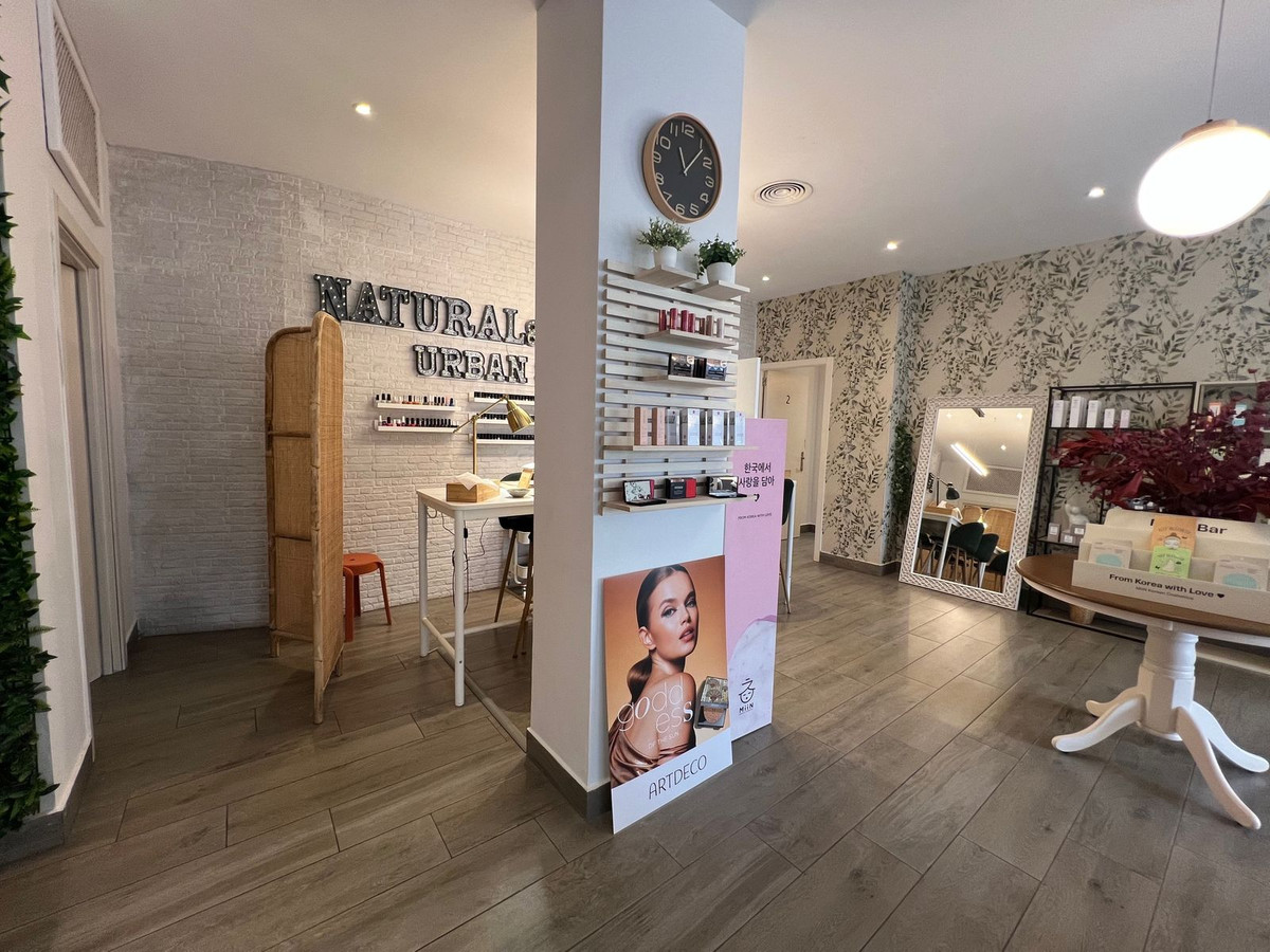 4 Bed Commercial unit for sale in Estepona Costa Del Sol, Málaga, Spain
