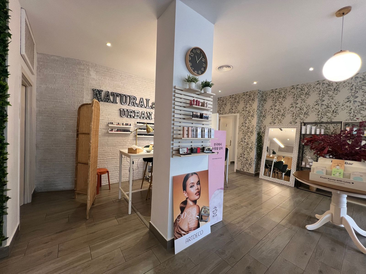 4 Bed Commercial unit for sale in Estepona Costa Del Sol, Málaga, Spain