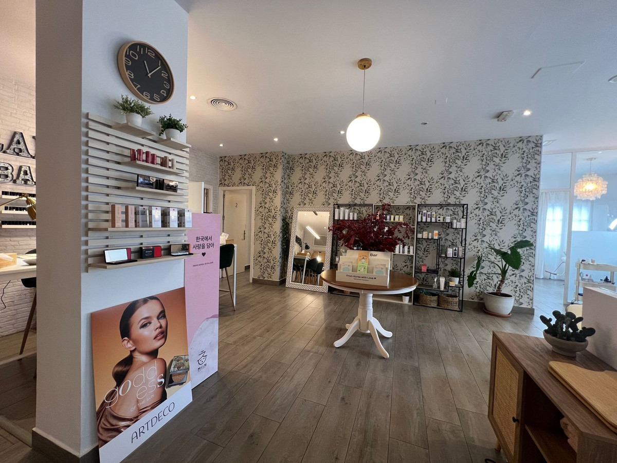 4 Bed Commercial unit for sale in Estepona Costa Del Sol, Málaga, Spain