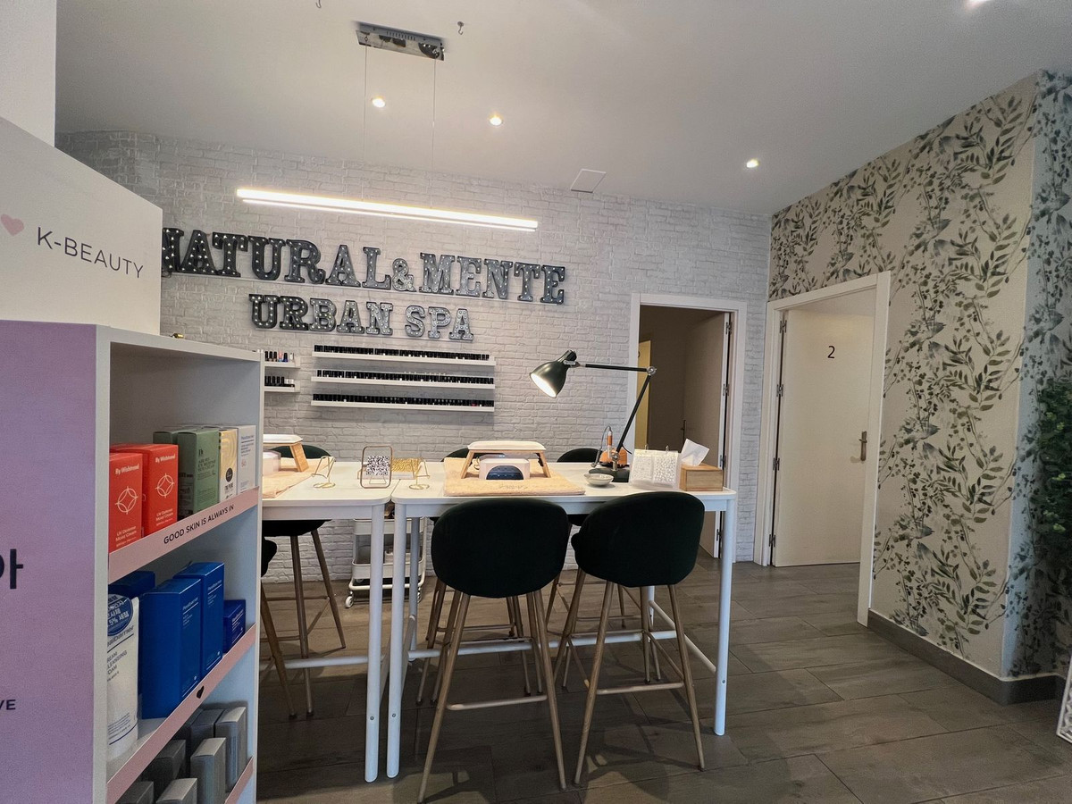 4 Bed Commercial unit for sale in Estepona Costa Del Sol, Málaga, Spain