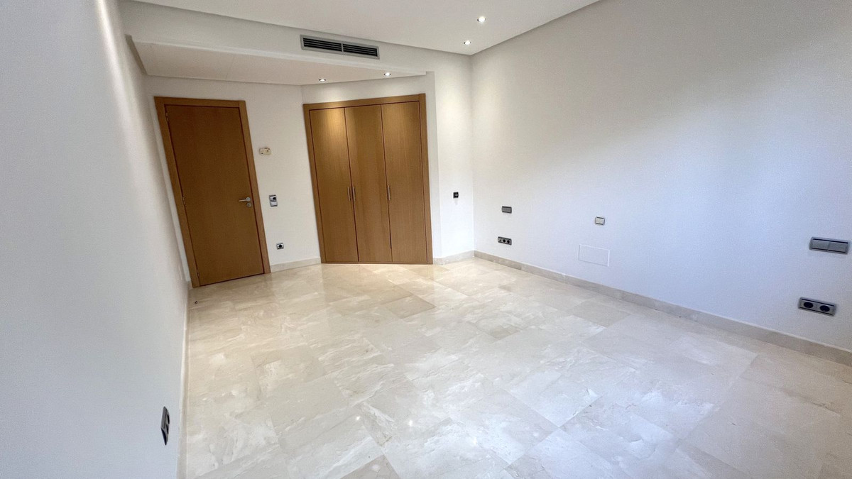 Se vende Apartamento Planta Baja de 3 dormitorios en Costa Del Sol, Málaga, España