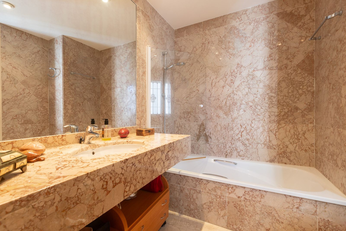 4 Bed Townhouse for sale in Marbella Costa Del Sol, Málaga, Spain