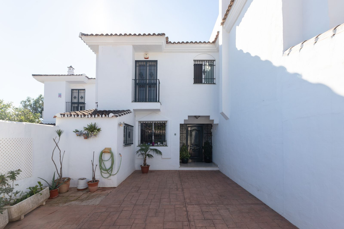 4 Bed Townhouse for sale in Marbella Costa Del Sol, Málaga, Spain