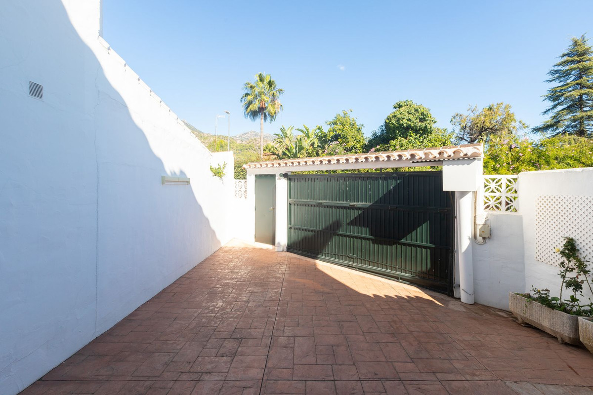 4 Bed Townhouse for sale in Marbella Costa Del Sol, Málaga, Spain