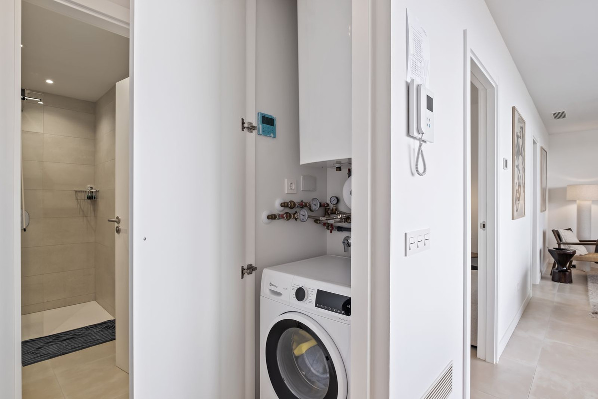 Se vende Apartamento Planta Media de 2 dormitorios en Costa Del Sol, Málaga, España