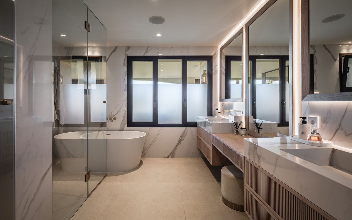 Se vende Apartamento Planta Baja de 4 dormitorios en Costa Del Sol, Málaga, España