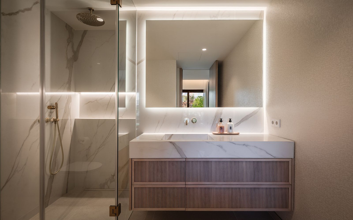 Se vende Apartamento Planta Baja de 4 dormitorios en Costa Del Sol, Málaga, España