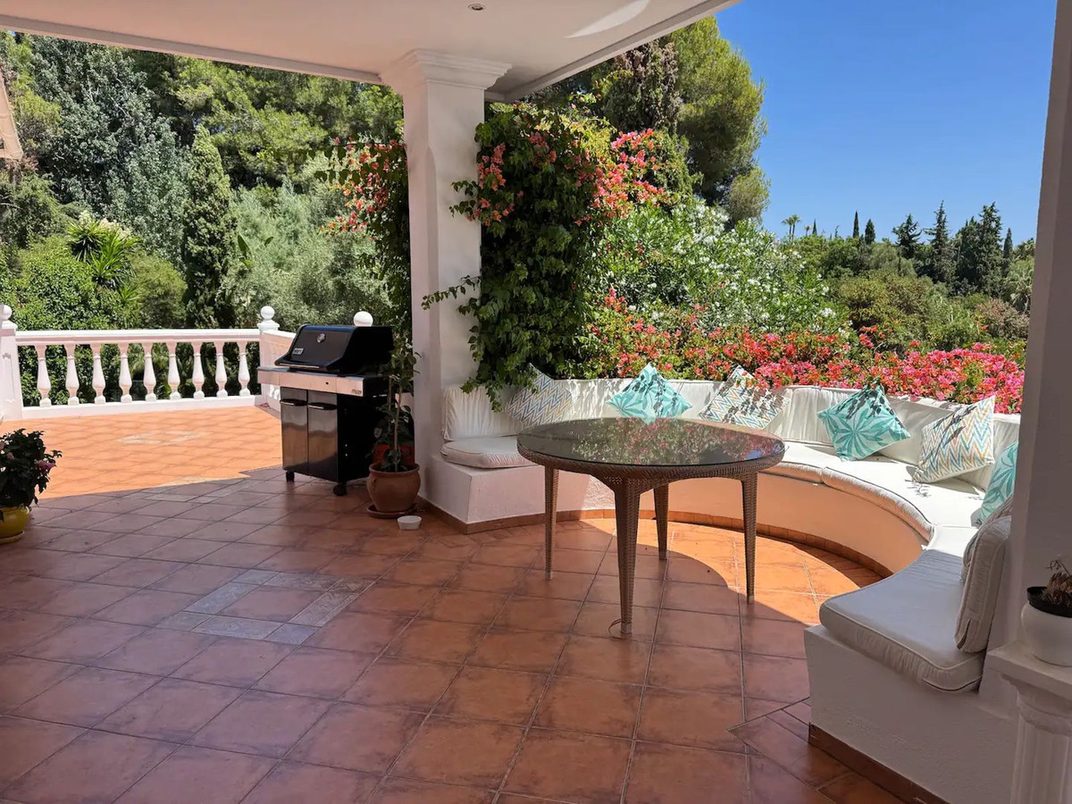 4 Bed Townhouse for sale in Nagüeles Costa Del Sol, Málaga, Spain
