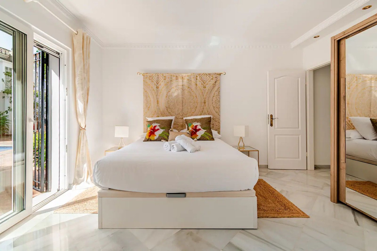 4 Bed Townhouse for sale in Nagüeles Costa Del Sol, Málaga, Spain