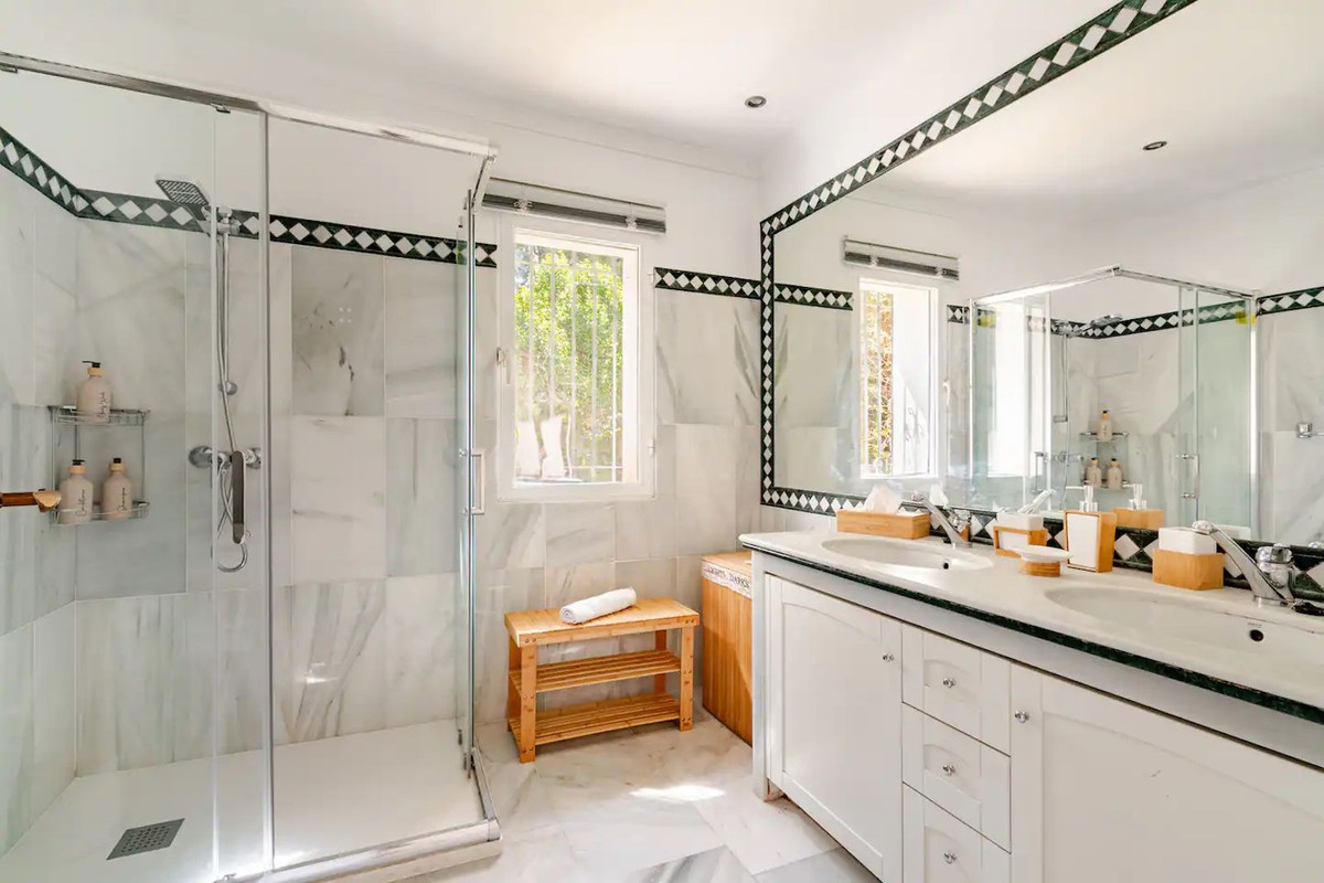 4 Bed Townhouse for sale in Nagüeles Costa Del Sol, Málaga, Spain