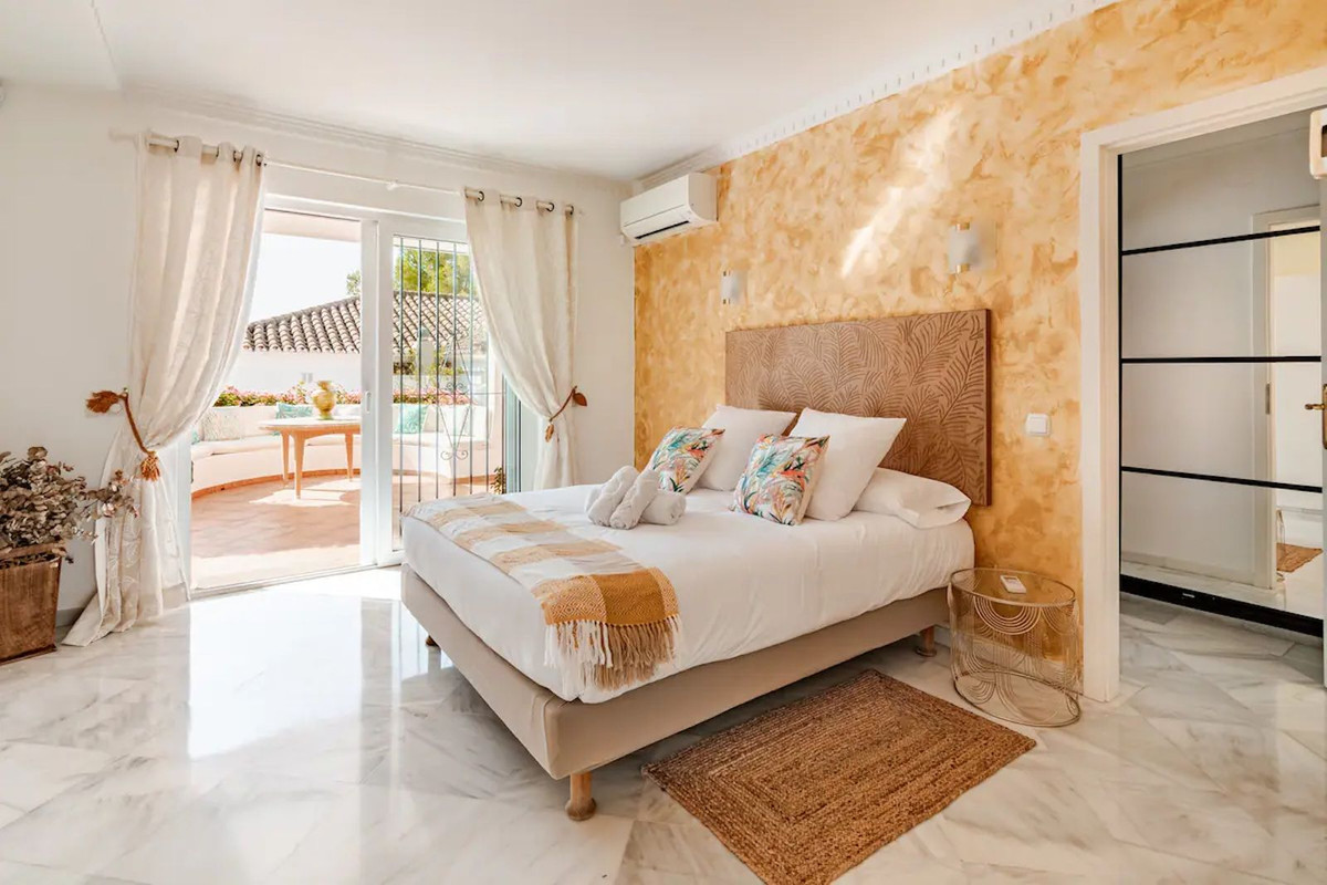 4 Bed Townhouse for sale in Nagüeles Costa Del Sol, Málaga, Spain