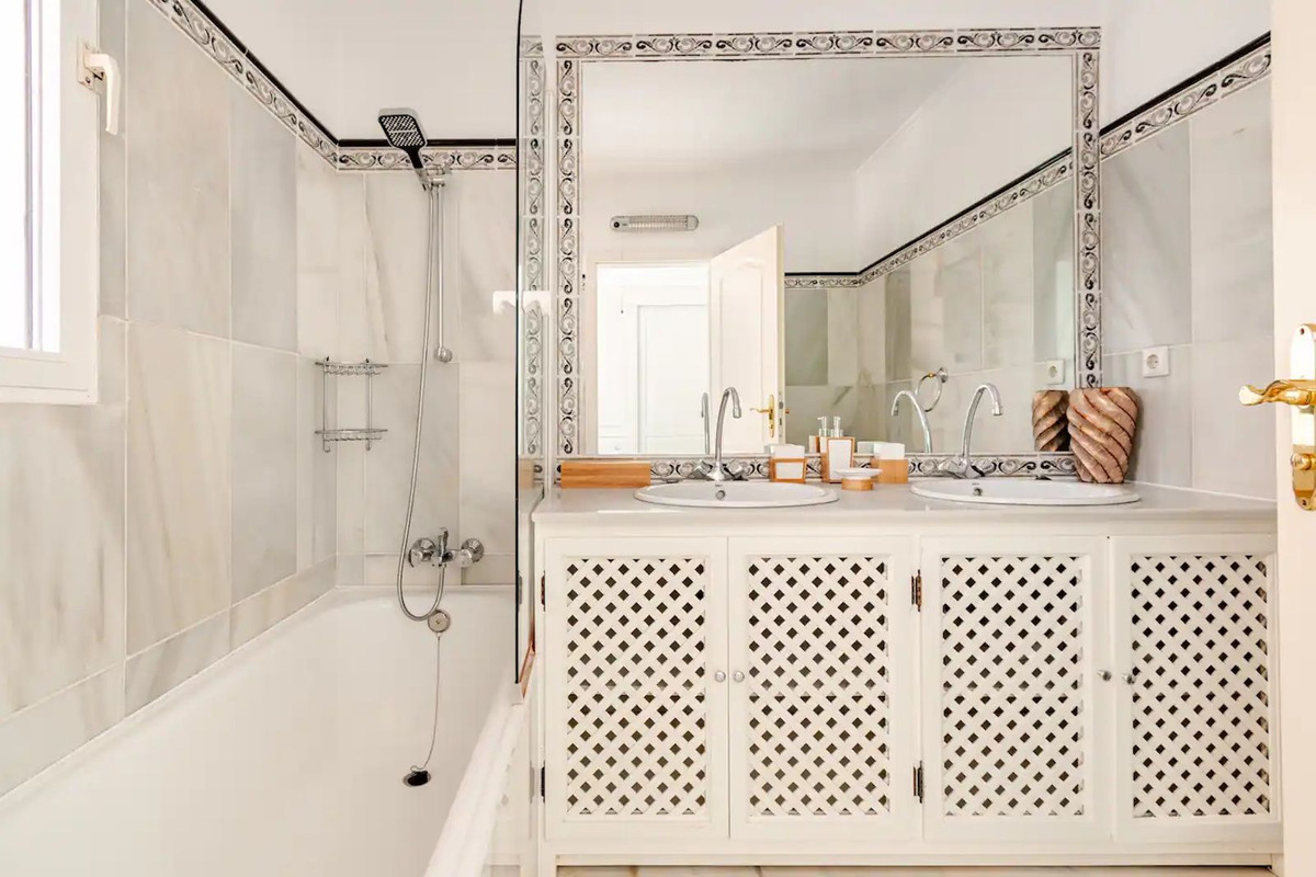 4 Bed Townhouse for sale in Nagüeles Costa Del Sol, Málaga, Spain
