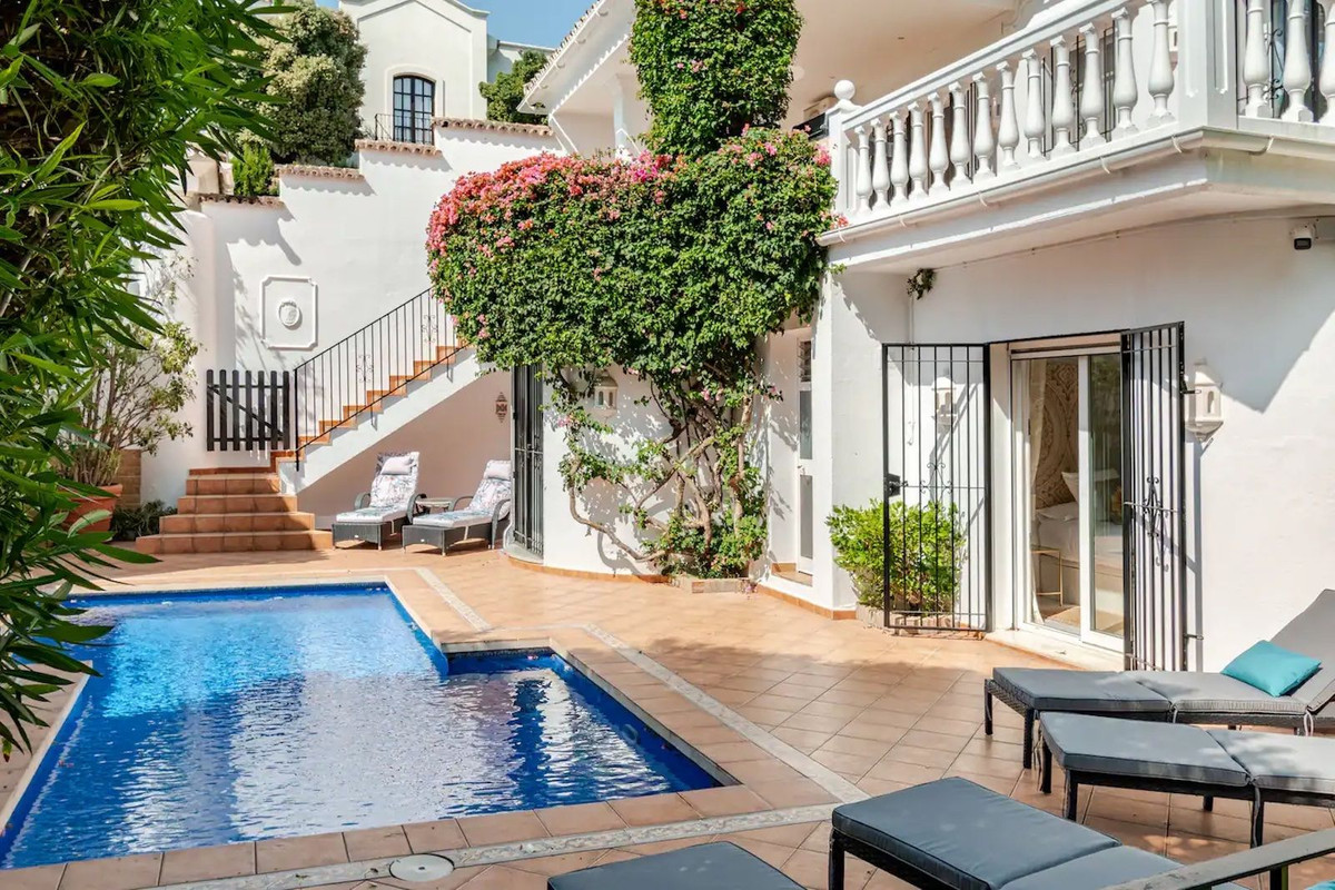 4 Bed Townhouse for sale in Nagüeles Costa Del Sol, Málaga, Spain